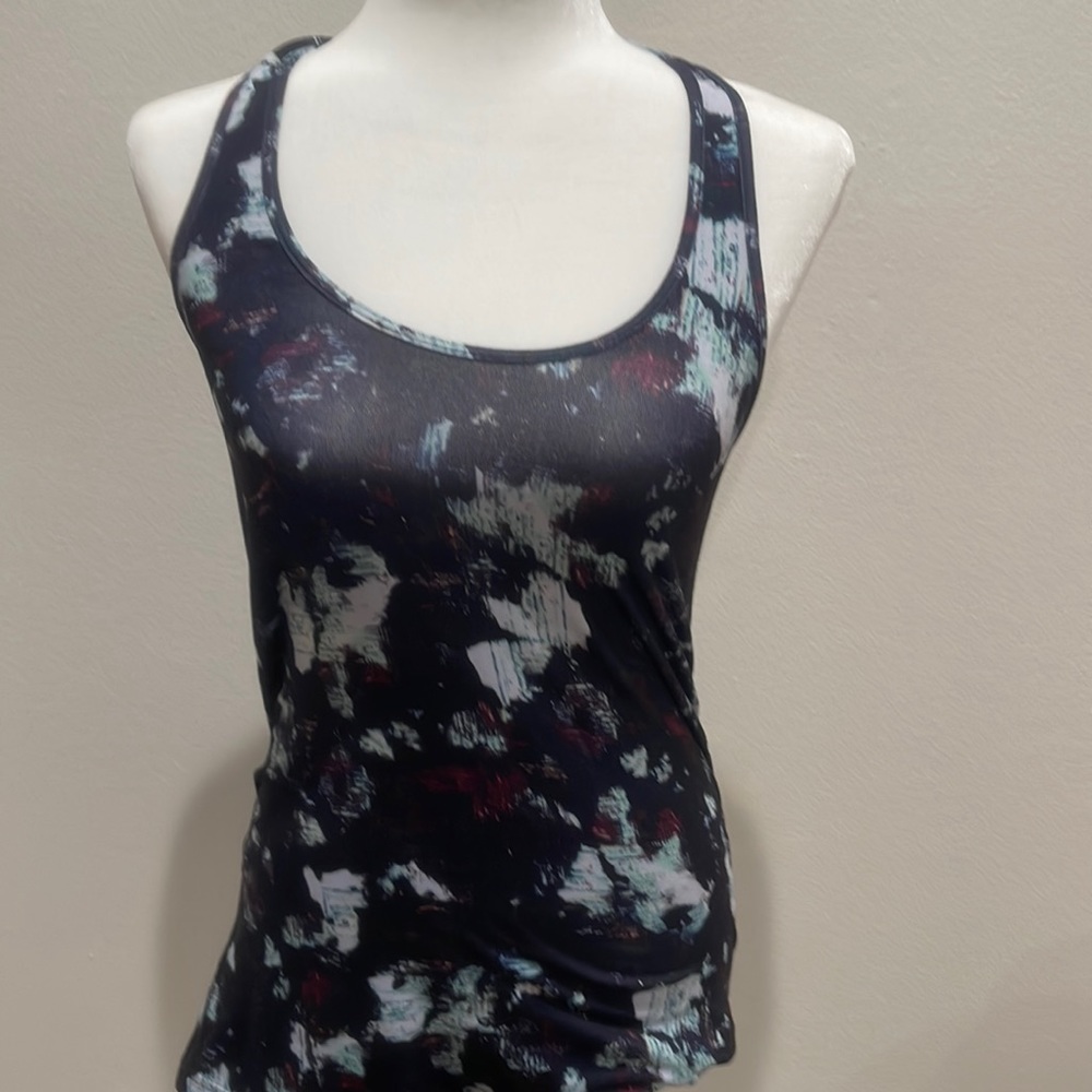 Lululemon women’s navy racerback tank top size 8